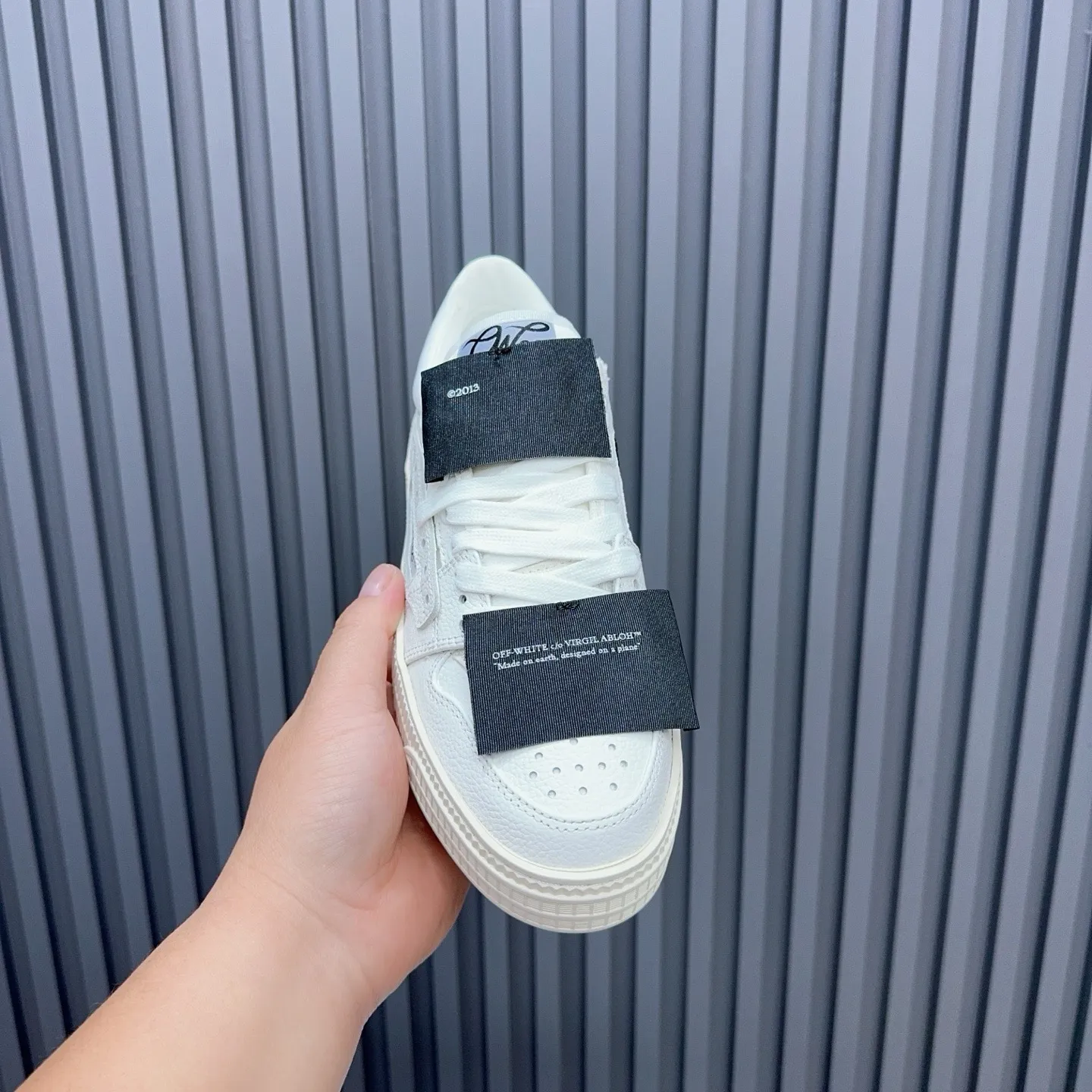 P760 OFF WHITE⚡️Couple model⚡️35-40 women’s model 39-46 men’s model